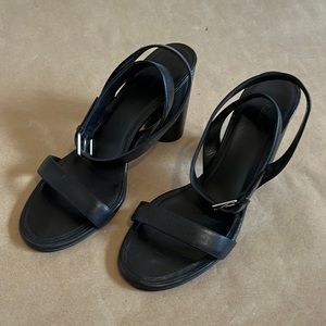 Authentic Balenciaga Round Sandal - size 41